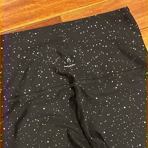 🌸 Beyond Yoga Splatter Pants Large Black USA Made - Picture 8 of 10